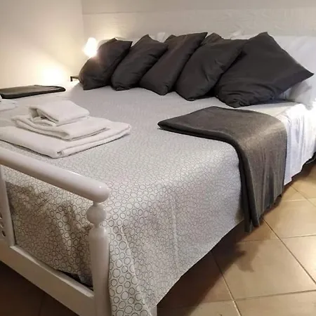The Holiday House Guest house *